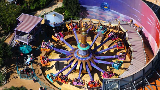 Aladdins Fliegende Teppiche (Les Tapis Volants - Flying Carpets Over Agrabah