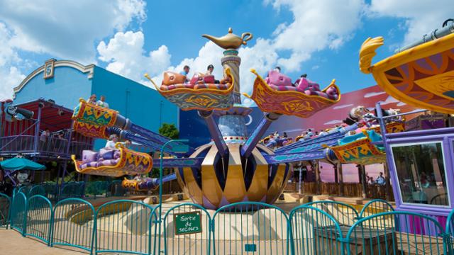 Aladdins Fliegende Teppiche (Les Tapis Volants - Flying Carpets Over Agrabah
