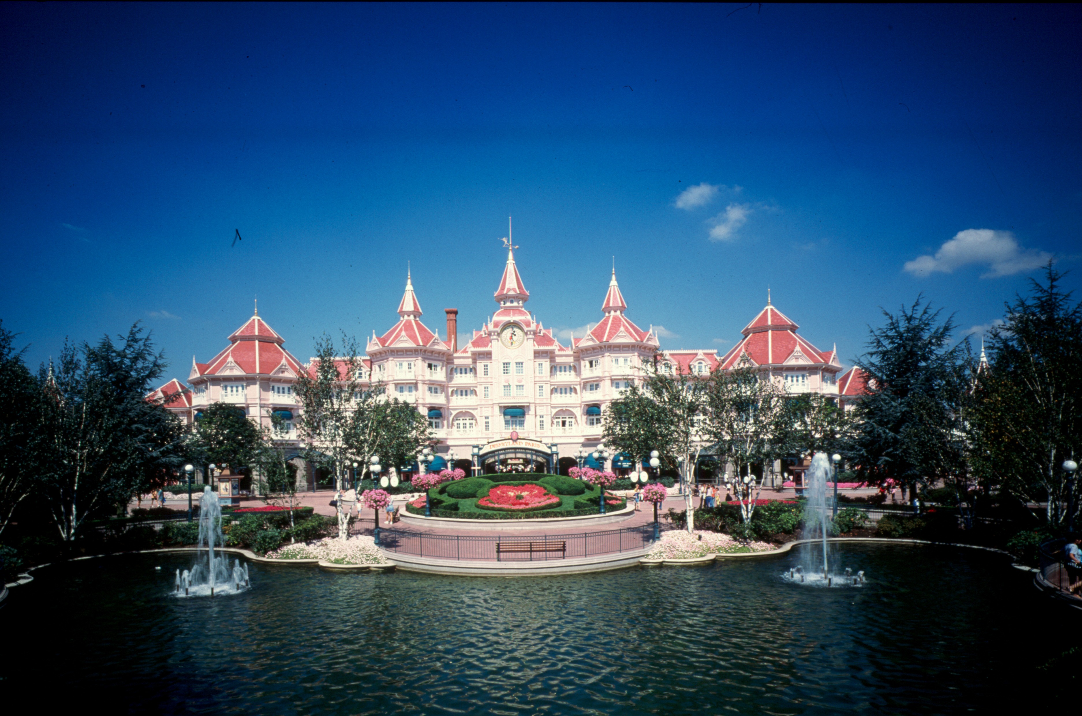 Das Disneyland Hotel am Parkeingang